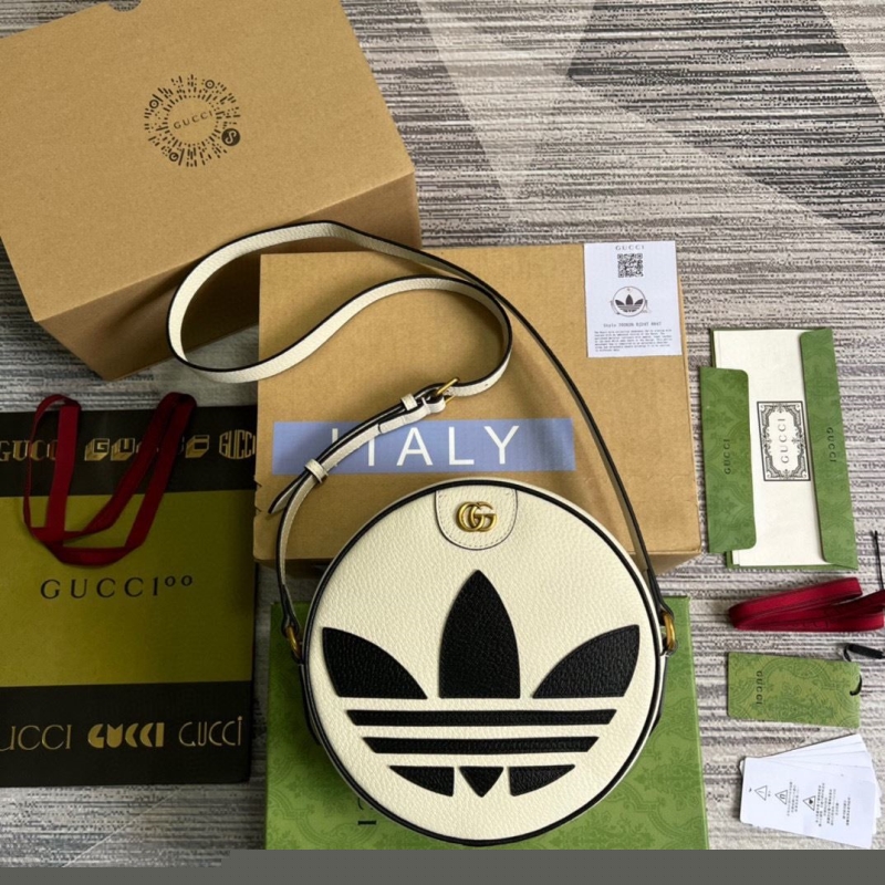 G*u*i round bags